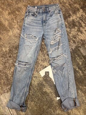 American Eagle Outfitters Light Blue Distressed Boyfriend Jeans